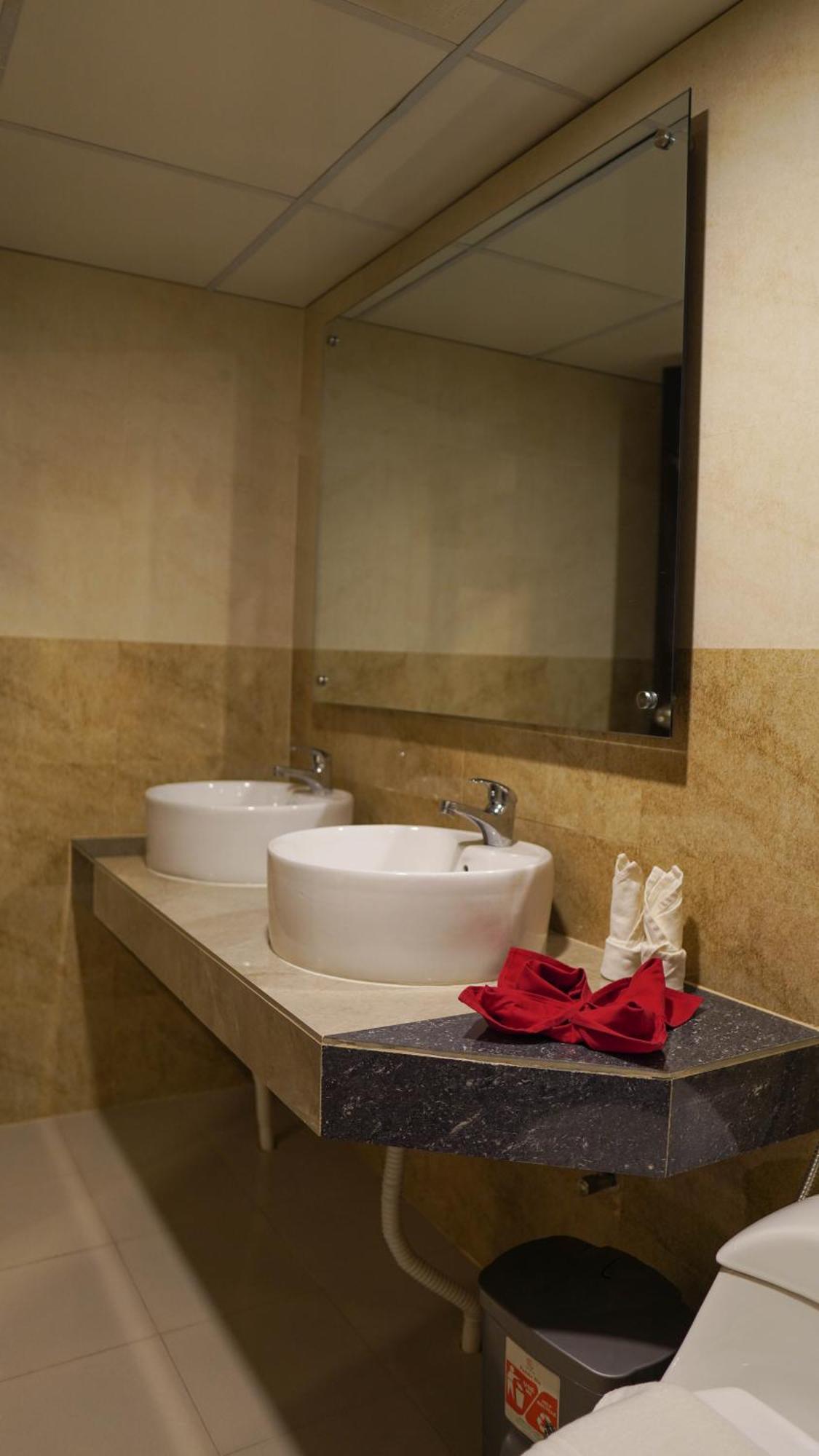 Grand Vistana Hotel Dhaka Ngoại thất bức ảnh
